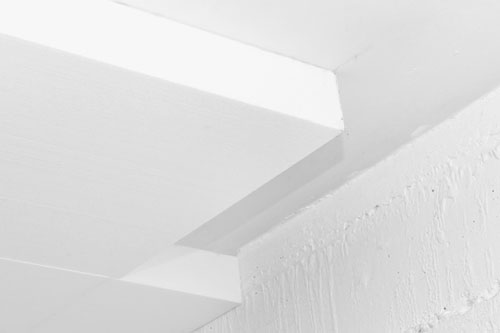 Klimaplatten an der Decke angebracht