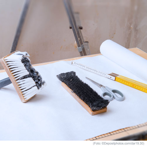 Foto: Tapeziertisch zum Klimaplatten tapzieren