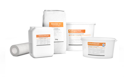 Klimaplatten Zubehör, bestehend aus Schimmel-EX, Silikatgrundierung, Silikatkleber, Armierungsgewebe, Kalkspachtel und Silikatfarbe